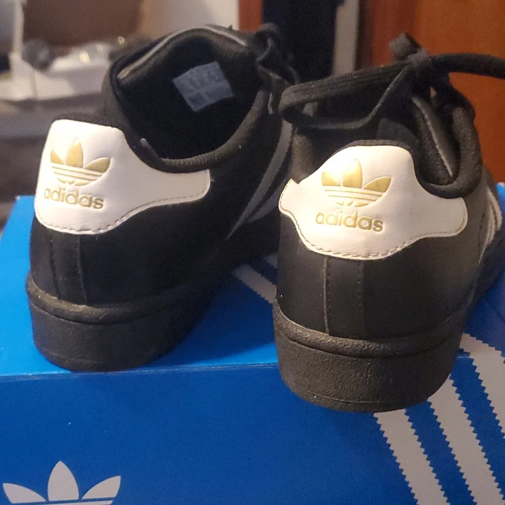 shoes - Picture 3 of 4